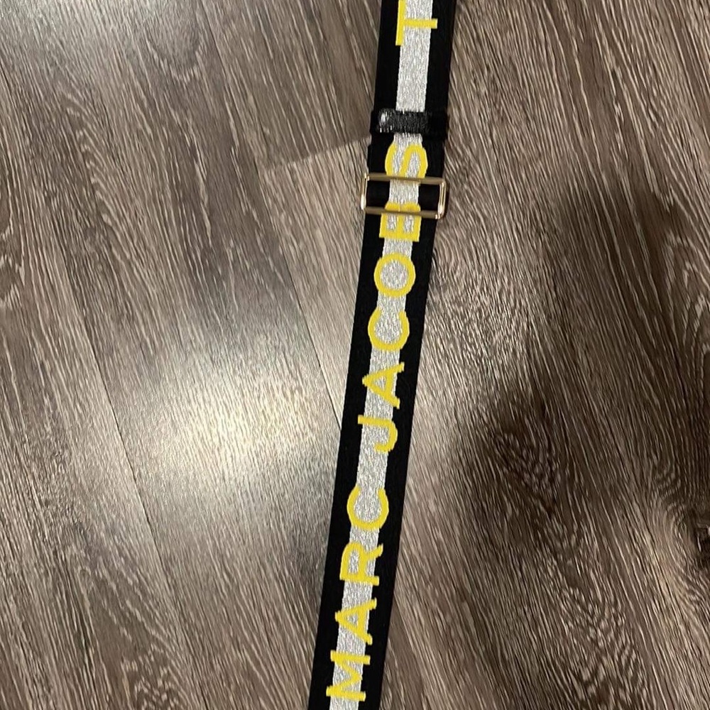 Marc Jacobs Snapshot strap